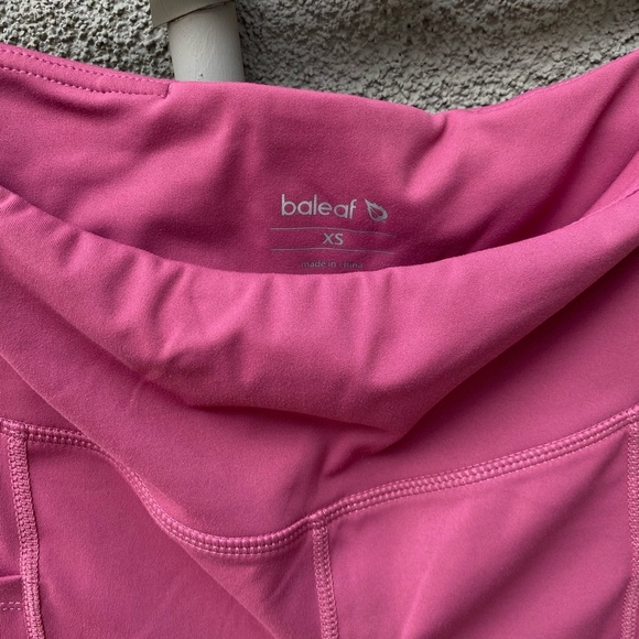 Pink Baleaf Knee Cropped Leggings - Picture 2 of 2